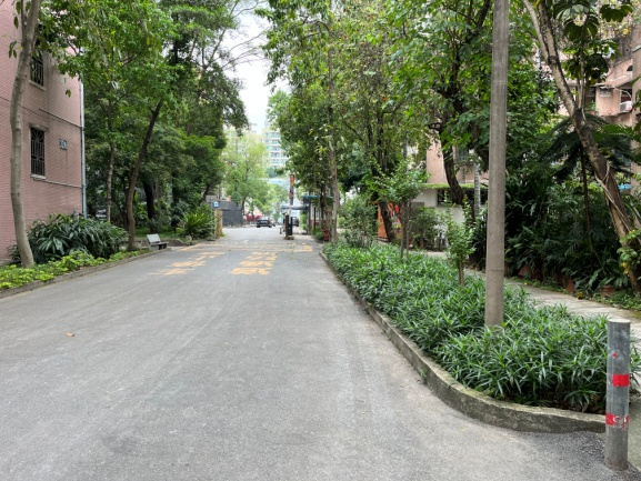 广州市******中心委托的位于海珠区新港中路****号大院**栋***房的一处房地产市场价格估价报告