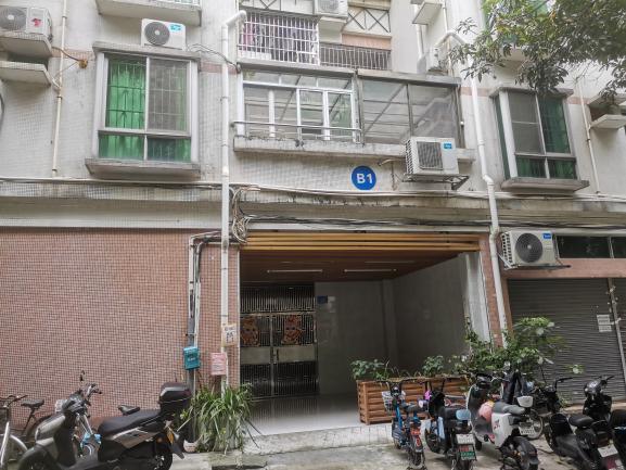 广州市******中心委托的位于天河区**路**街**号***房的一处房地产市场价格估价报告