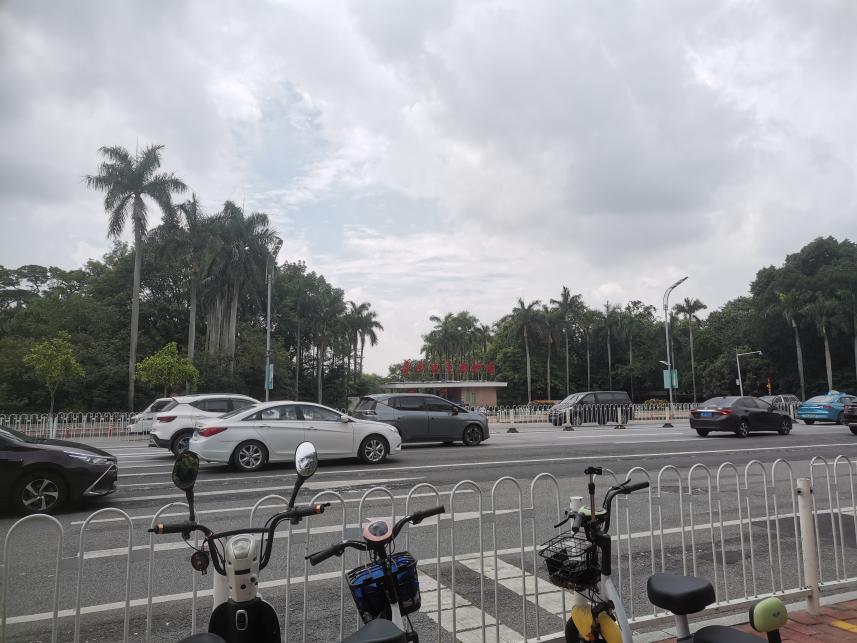 广州市******中心委托的位于天河区**路**街**号***房的一处房地产市场价格估价报告