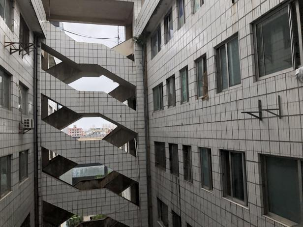 广州市******管理有限公司拟出租房地产涉及位于天河区东圃车陂路****工业区大院内自编1号第一层***房等共35处住宅、厂房、办公用途房地产租金市场价值的资产评估报告