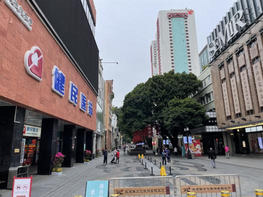 广州******经营发展有限公司拟公开出让户外广告位置使用权涉及位于越秀区北京路****号****商业城外立面广告位置的首年月使用权市场价值资产评估报告