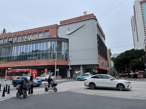 广州******经营发展有限公司拟公开出让户外广告位置使用权涉及位于越秀区北京路****号****商业城外立面广告位置的首年月使用权市场价值资产评估报告